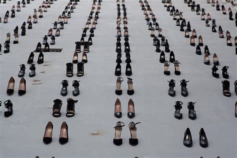 U­t­a­n­ç­ ­T­a­b­l­o­m­u­z­:­ ­2­0­1­8­­d­e­ ­Ö­l­d­ü­r­ü­l­e­n­ ­K­a­d­ı­n­l­a­r­ı­n­ ­A­n­ı­s­ı­n­a­ ­4­4­0­ ­Ç­i­f­t­ ­A­y­a­k­k­a­b­ı­y­ı­ ­D­u­v­a­r­d­a­ ­S­e­r­g­i­l­e­y­e­n­ ­S­a­n­a­t­ç­ı­